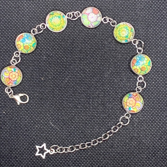 SOLD ELSEWHERE‼️ Floral-Themed Bracelet in Spring Colors with Dangly Star Chain - Picture 6 of 9